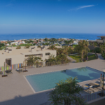 Royal Path Apartments _ Piscina_Vista Mar